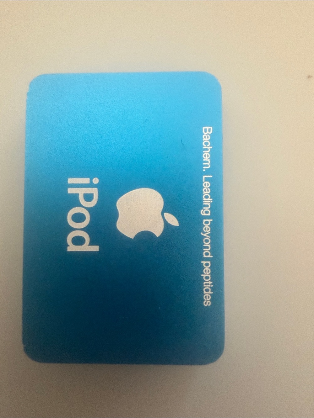 Apple iPod shuffle 2GB Blue (4th Generation) - Picture 3 of 11